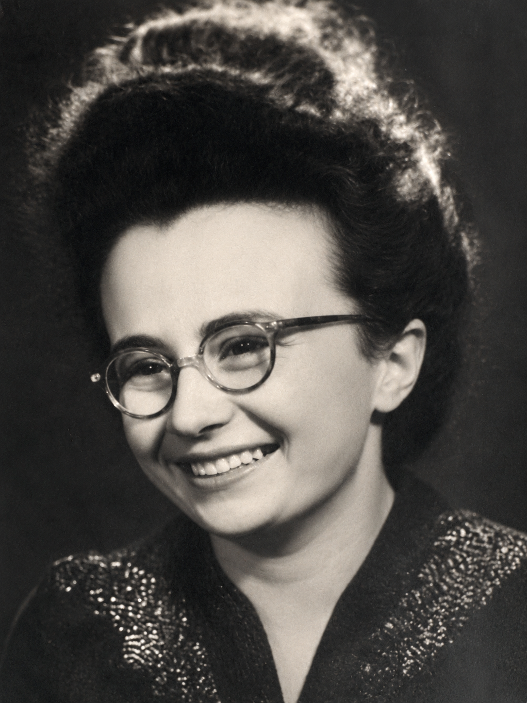 Esther Raab younger